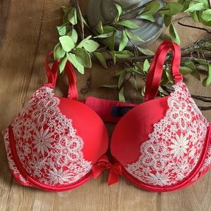 Victoria Secret Push up Pigeonnant coral colored Bra 36C
